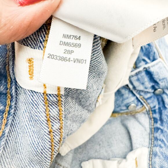 Madewell Low-Slung Straight Button Fly Light Wash Denim Jeans Size 28P - Picture 7 of 9